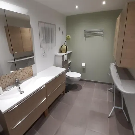 Adorable Bordee D'etangs Au Calme.