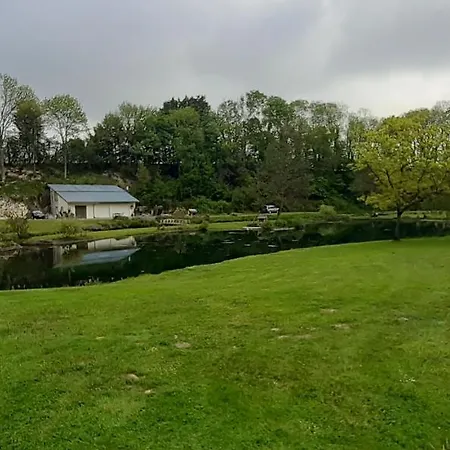 Adorable Bordee D'etangs Au Calme.