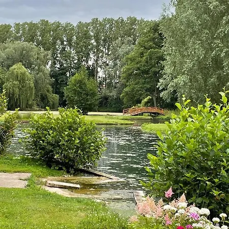 Adorable Bordee D'etangs Au Calme.