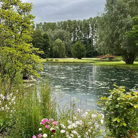 Adorable Bordee D'etangs Au Calme. Grandcourt (Somme)