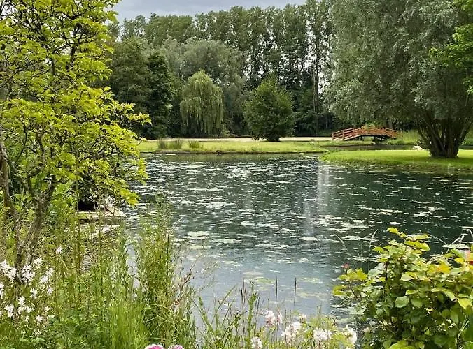 Adorable Bordee D'etangs Au Calme. Grandcourt (Somme)